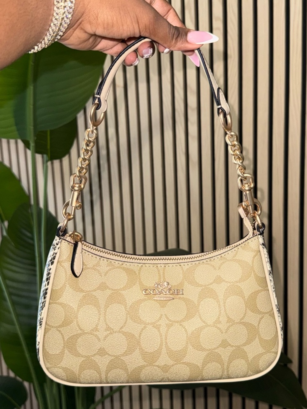 Coach Teri Shoulder Bag In Signature Canvas - Picture 5 of 10